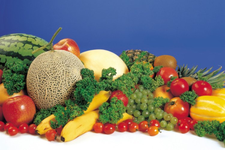 Las frutas y las verduras son buenas fuentes de potasio y de vitamina K.