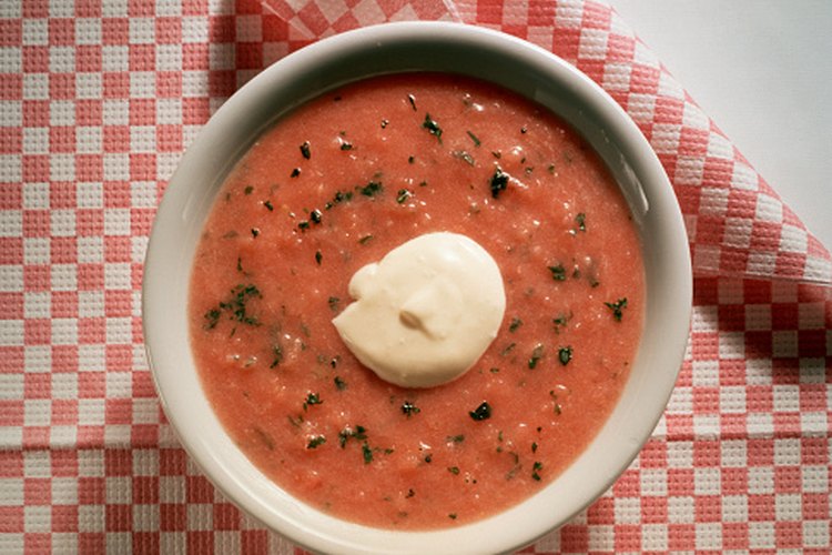 Una sopa casera ofrece muchos nutrientes y pocas calorías.