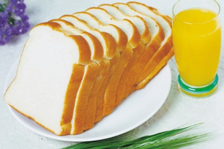 El pan blanco puede provocar problemas digestivos en las personas que tienen intolerancia al gluten.