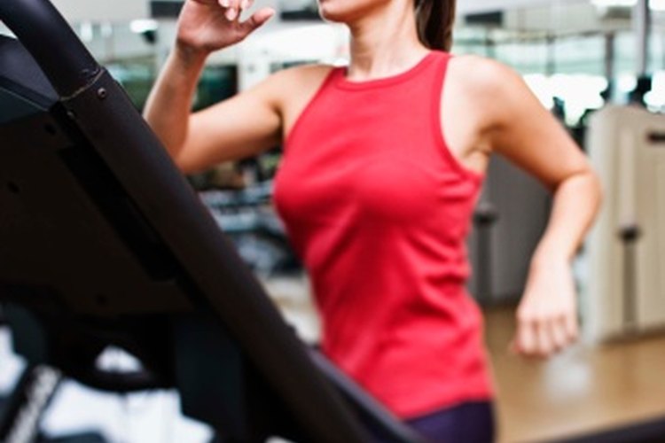 Cualquier actividad que eleve tu ritmo cardíaco y trabaje en tus grupos musculares grandes aumenta la resistencia cardiorrespiratoria.