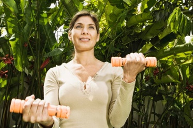 El American College of Sports Medicine recomienda el levantamiento de peso por lo menos dos veces por semana para metas de salud general.