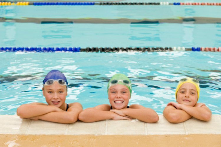Los gorros de natación vienen en muchos colores.