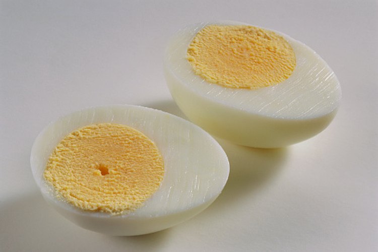 Comer huevos con moderación no aumenta los niveles de triglicéridos o colesterol.