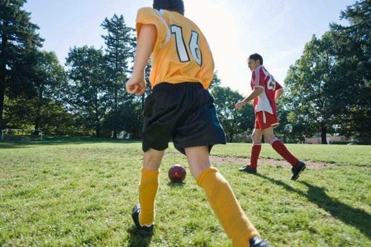 Los jugadores de fútbol pierden grasa durante el entrenamiento, las líneas de ataque y los partidos.