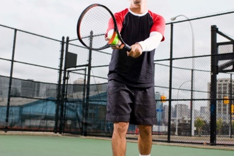 Los números en las pelotas de tenis ayudan a los jugadores a identificar las pelotas en la cancha contigua.