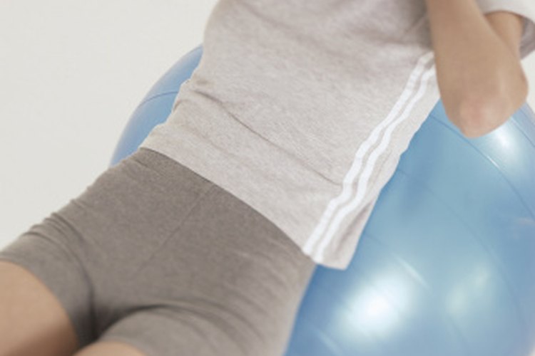 Deja de temblar durante la realización de abdominales abdominal (crunch) modificando tu ejercicio.
