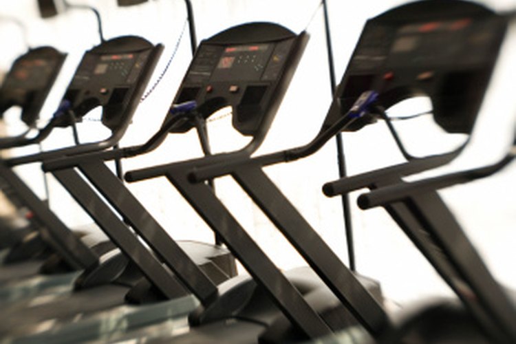 Las cintas de correr son máquinas de ejercicio básico en la mayoría de los gimnasios.