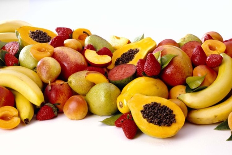 Aprende cómo pelar las papayas y los mangos para un dulce y saludable bocadillo.
