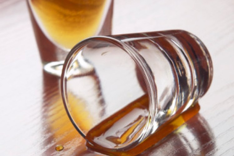 Tomar alcohol en exceso puede causar muchos problemas de salud.