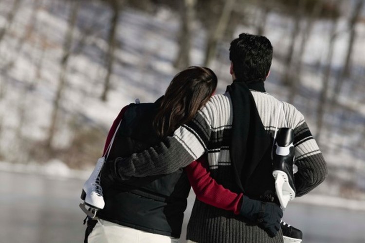 Las mujeres embarazadas deben evitar los deportes que las exponen al riesgo de sufrir caídas, como el patinaje sobre hielo.