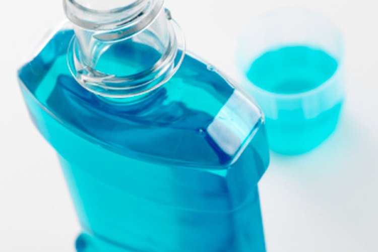 El enjuague bucal puede contener hasta alrededor de un 27 por ciento de alcohol, más que muchos licores.