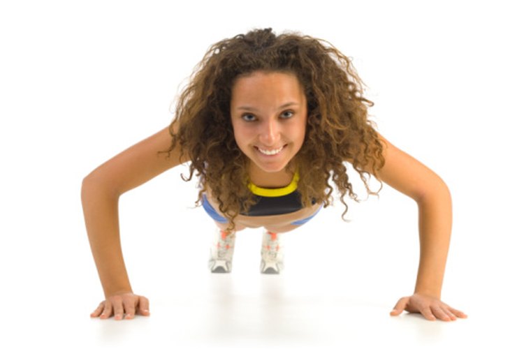 Las mujeres deben ser capaces de hacer al menos 13 flexiones tradicionales.