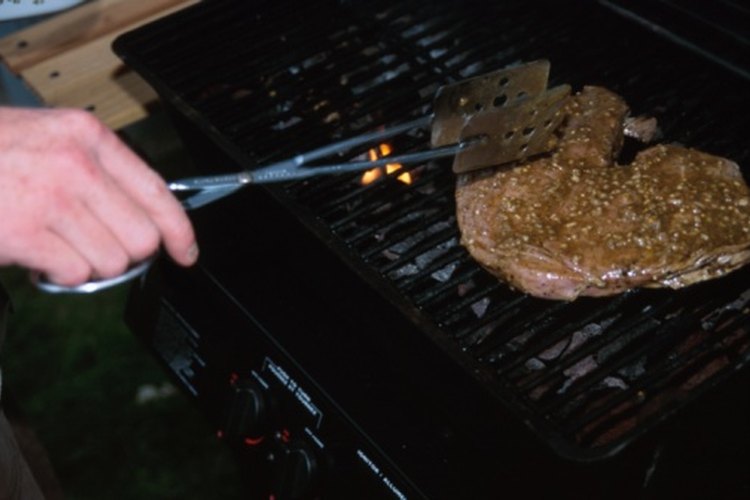 Revisa si la parrilla contiene óxido antes de colocar la carne.