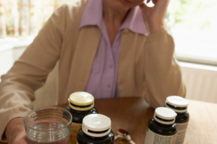 Nunca tomes suplementos dietarios con medicamentos de prescripción sin la aprobación de tu doctor.