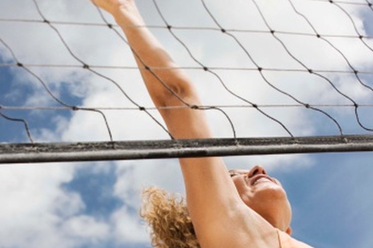 Un buen salto vertical es una de las características deseadas en jugadores de voleibol.