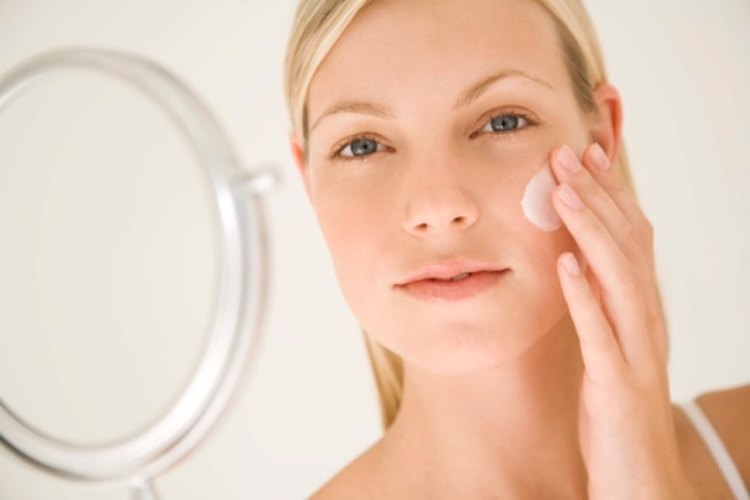 Las cremas antiarrugas caseras elaboradas con retinol pueden reducir la apariencia de las arrugas y las líneas de expresión.
