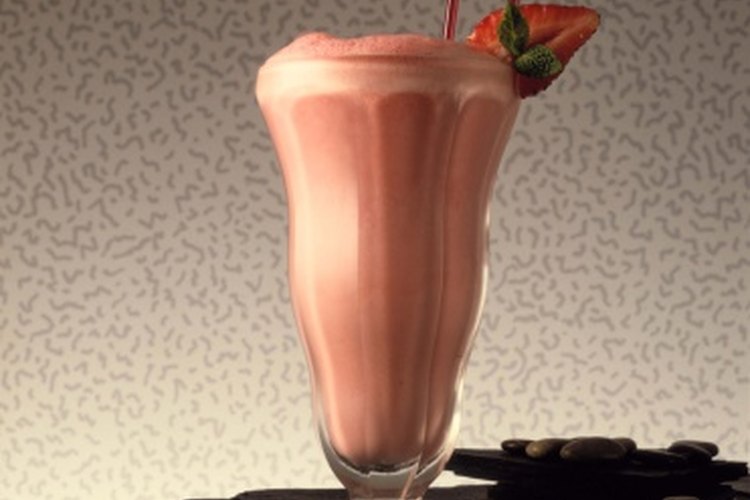 Los batidos con avena y frutas ofrecen una combinación de cereales integrales y carbohidratos.