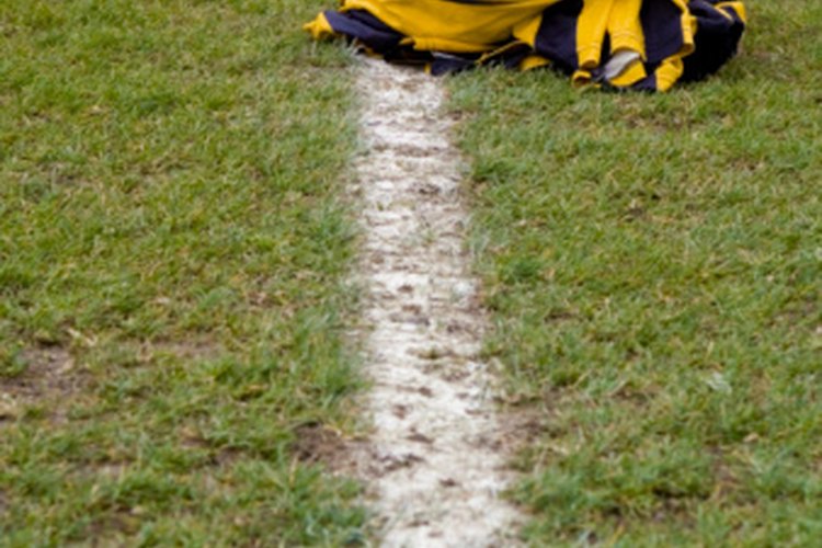 Las canchas de soccer y de fútbol americano tienen muchas diferencias.
