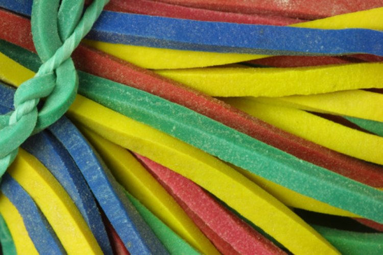 How to Tie Up Sweats With a Rubber Band LEAFtv