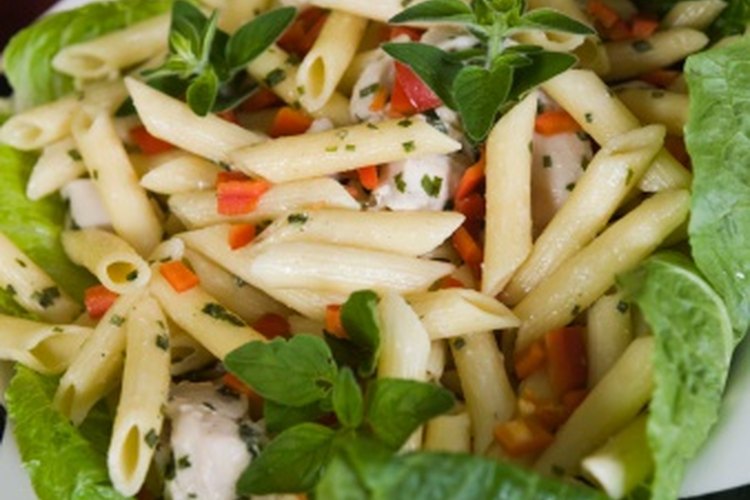 Comer ensaladas bajas en calorías puede ayudar a perder peso.