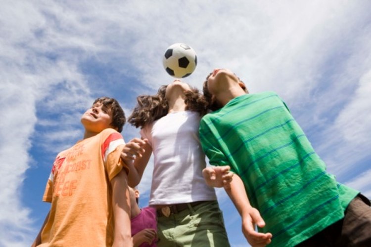 Los preadolescentes y adolescentes necesitan por lo menos 60 minutos de actividad física al día.