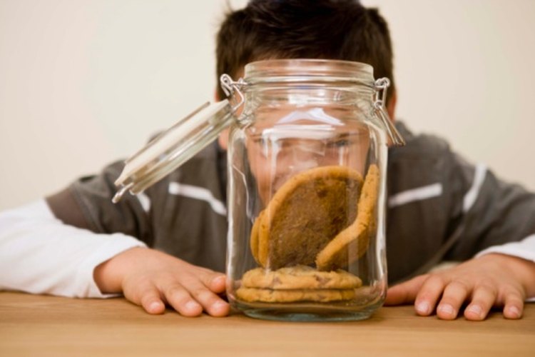 Mantén el tarro de galletas lleno incluso si se te acaba la harina todo uso.