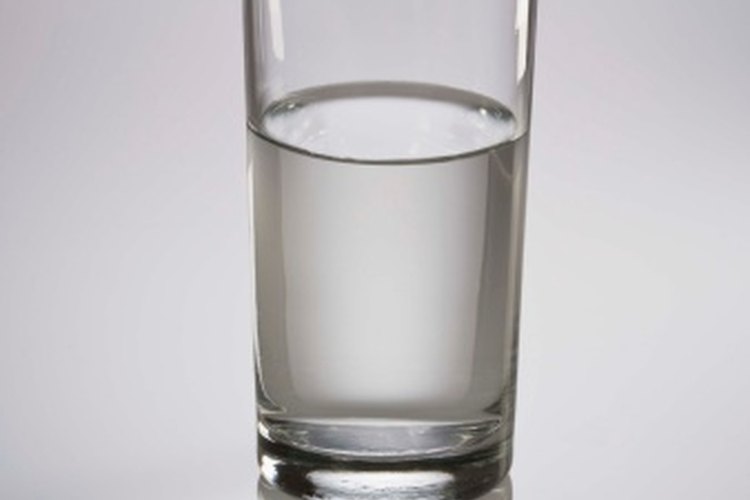 Bebe mucha agua durante tu ayuno para mantenerte hidratado y evitar problemas de salud.