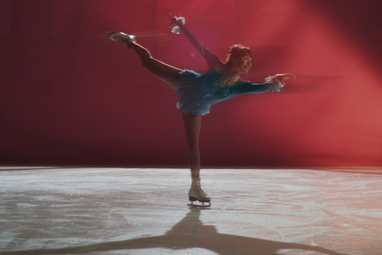 El patinaje artístico requiere de fuerza muscular para mantener poses y posiciones.