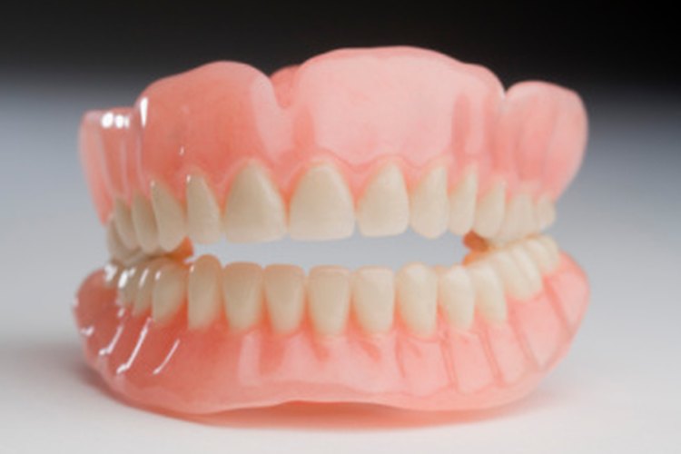 La enfermedad de las encías sin tratar puede llevar a la pérdida de dientes.