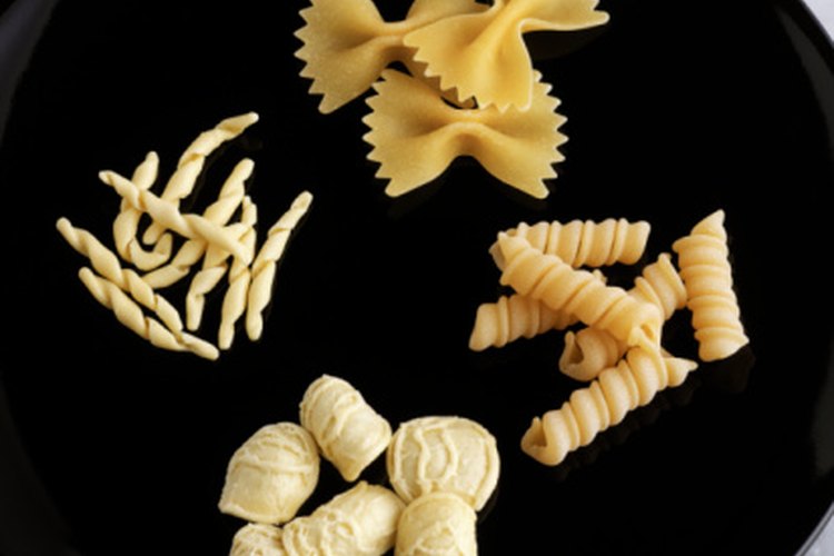 La mayoría de la pasta se hace de trigo duro, el cual puede ser refinado o integral.