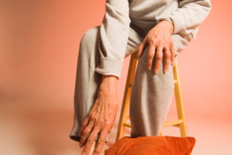 La neuropatía periférica puede causar dolor en los pies y las manos.