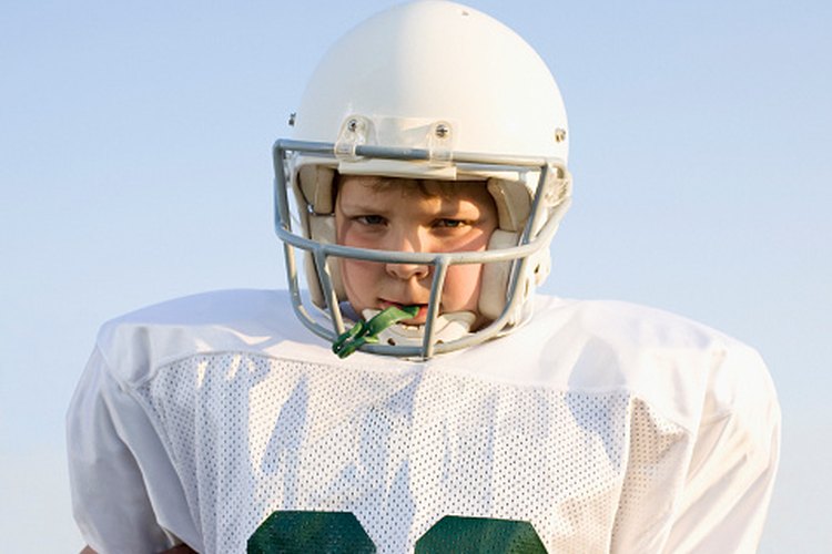 Las prácticas deben mantener a los niños de liga pee wee enfocados y divertidos a la vez.