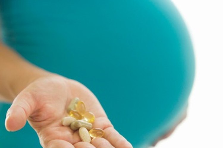 Habla con tu médico sobre los suplementos de vitaminas que puedes tomar durante el embarazo.