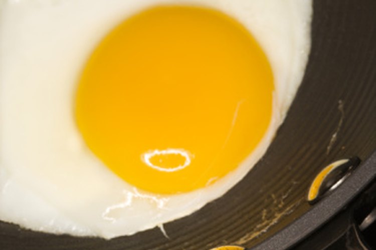 Los huevos son buena fuente de vitamina B12.