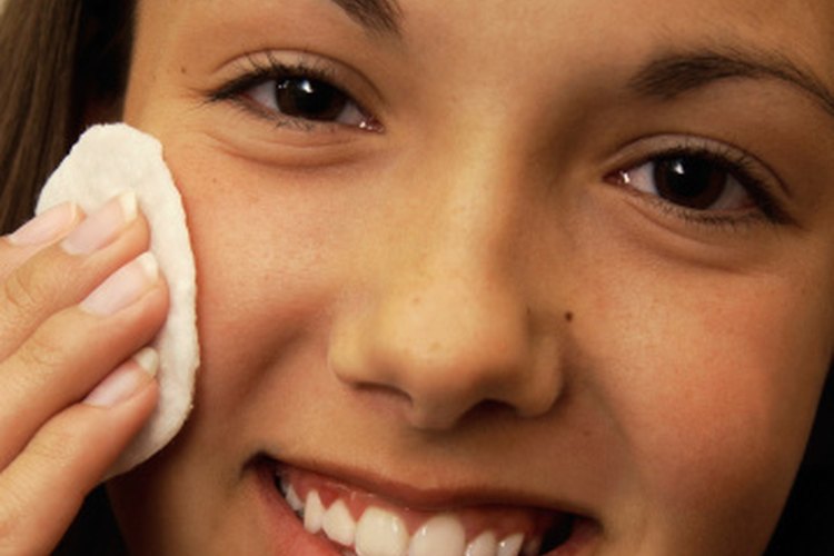 Cubre las mordeduras superficiales con maquillaje hasta que se desvanezcan.