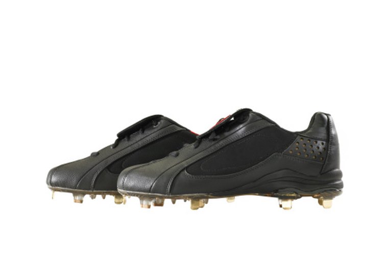 Caminar sobre concreto con zapatos de fútbol es una mala idea.