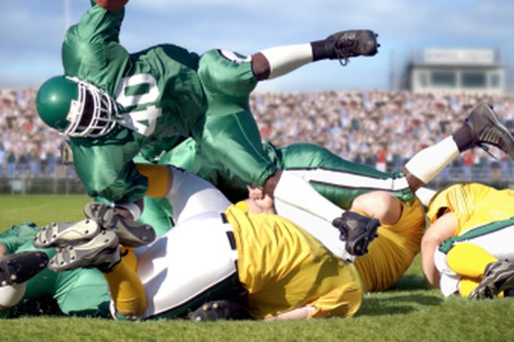 La NCAA hace cumplir una serie de requisitos para ser elegible para el fútbol americano universitario.