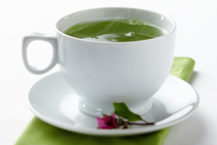 El té verde contiene polifenoles, que pueden ayudar en la pérdida de peso.