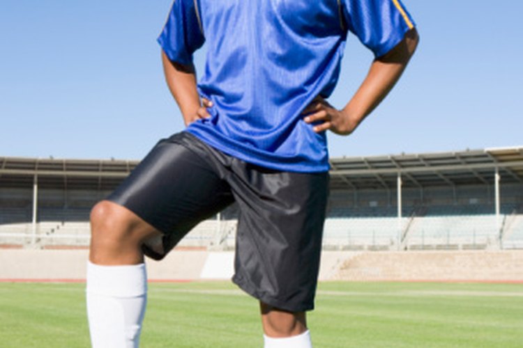 Los zapatos de futbol soccer vienen en una variedad de estilos para acomodarse a las condiciones del campo.