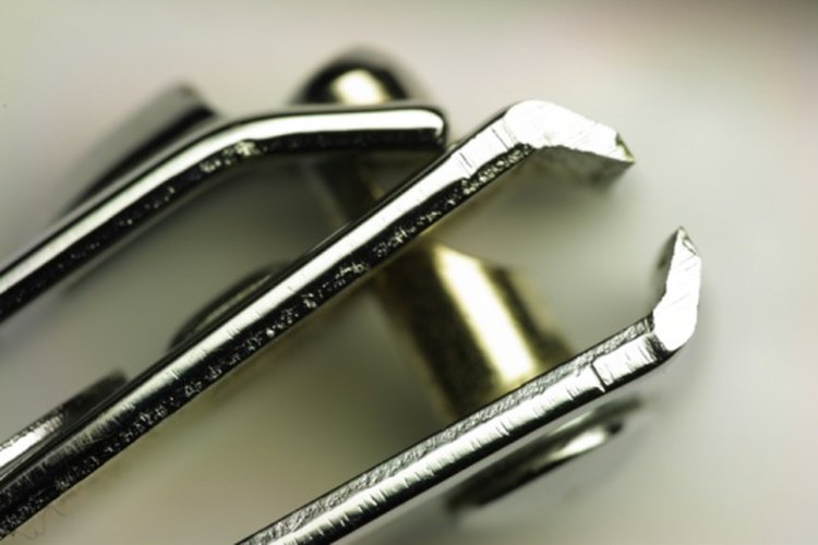 GERMANIKURE Triple Cut Metal Nail File in Leather Case, Made in Soling –  Zamberg Com