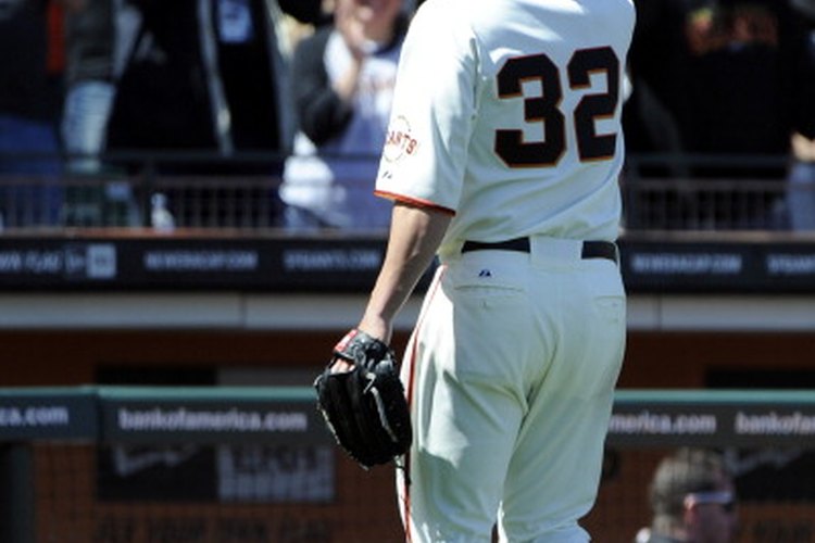 La interferencia de los aficionados debe ser cobrada por el umpire.