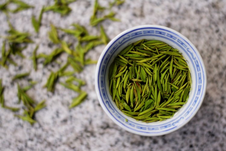 Una variedad de té puede ayudar a aliviar los síntomas del dolor de garganta.