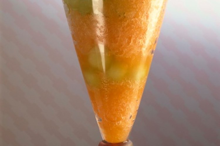 La glucosa líquida es utilizada para hacer helado y postres congelados debido a que su punto de congelación es muy bajo.