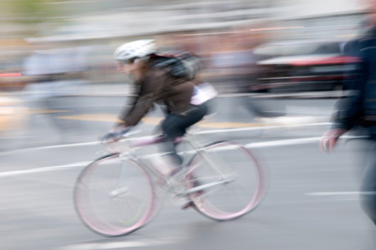 La bursa de la cadera puede irritarse por la acción repetitiva del ciclismo.