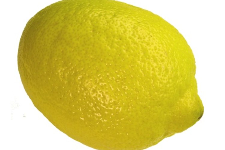 El jugo de limón contiene ácido cítrico.