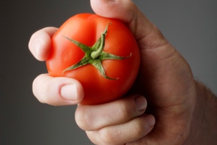 El jugo V8 contiene tomates y otras verduras.