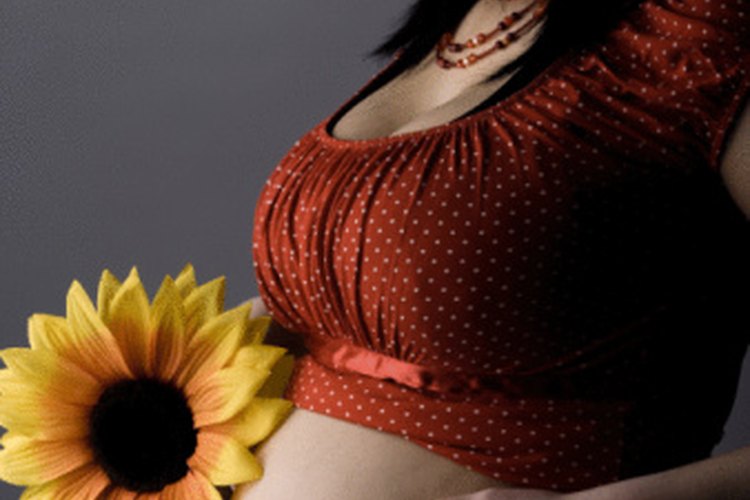 Algunas personas creen que el sexo del bebé puede determinarse por la naturaleza de los alimentos y antojos no comestibles que experimentan las mujeres durante el embarazo.
