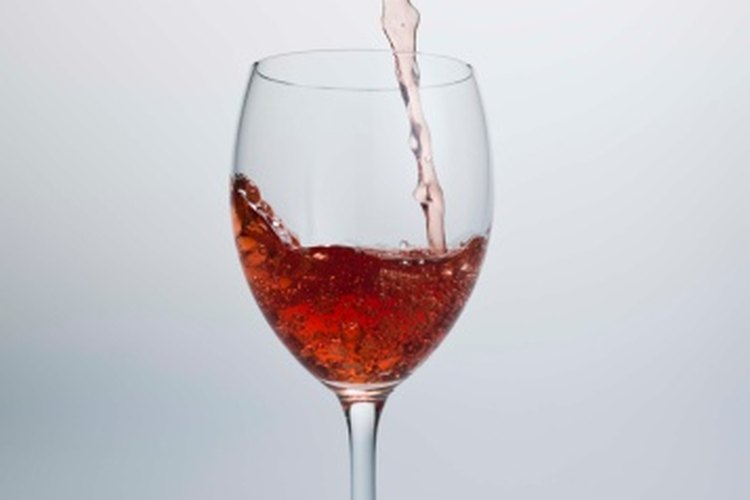 El alcohol altera las funciones del cuerpo y los sentidos, y se debe consumir con precaución.