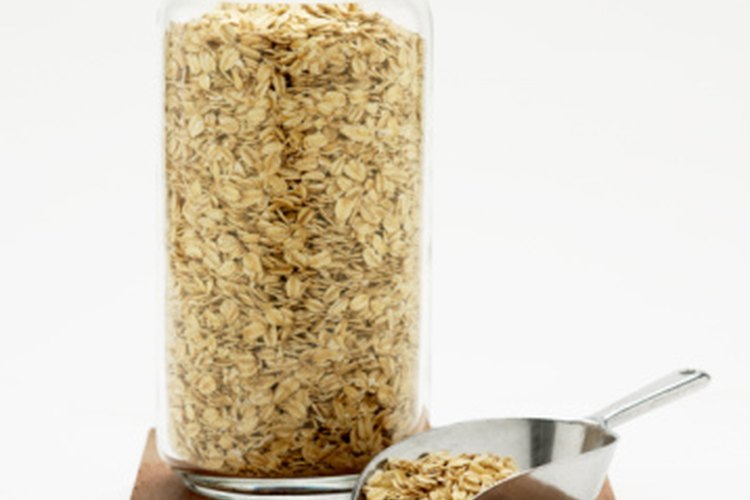 La avena es una opción de alimento no ácido que puede aliviar los síntomas de la gastritis.
