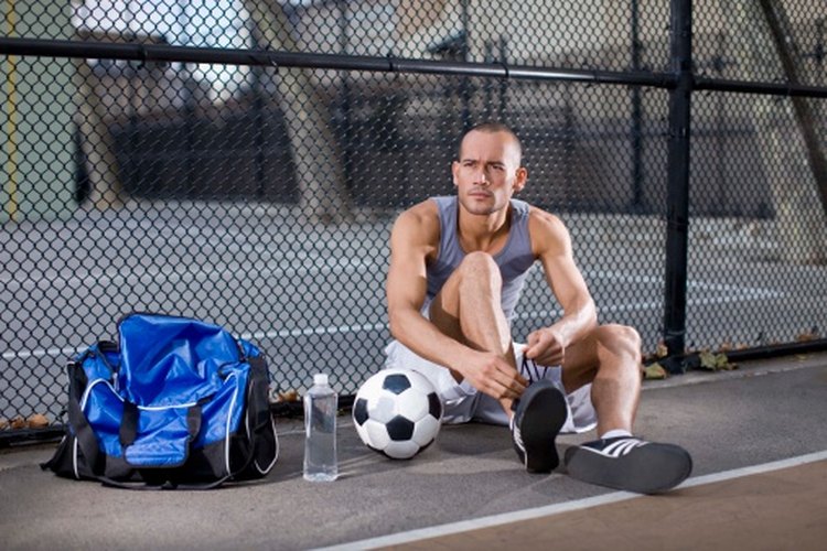 Estar hidratado ayuda a prevenir los calambres durante el deporte.